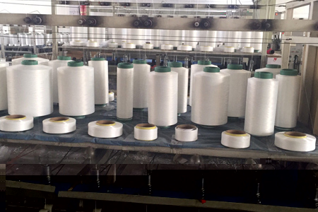 1. Put the polyester yarm on the machine
